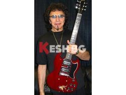 Продавам чисто нова електрическа китара Gibson SG Standart